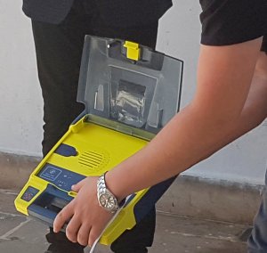 Defibrylator ręczny AED w Kamieniu Pomorskim